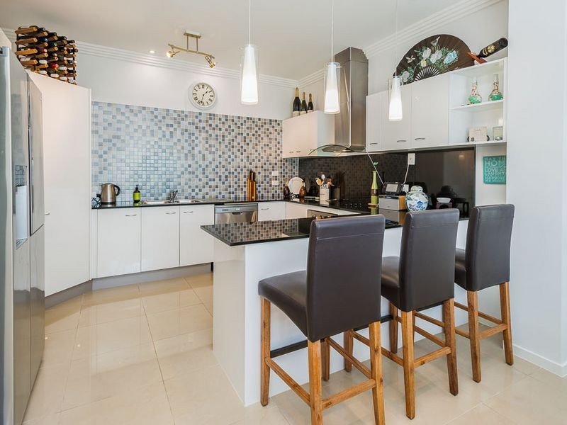 2/374 Pine Ridge Road, Coombabah QLD 4216