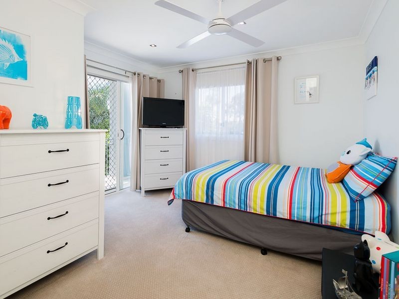 2/374 Pine Ridge Road, Coombabah QLD 4216