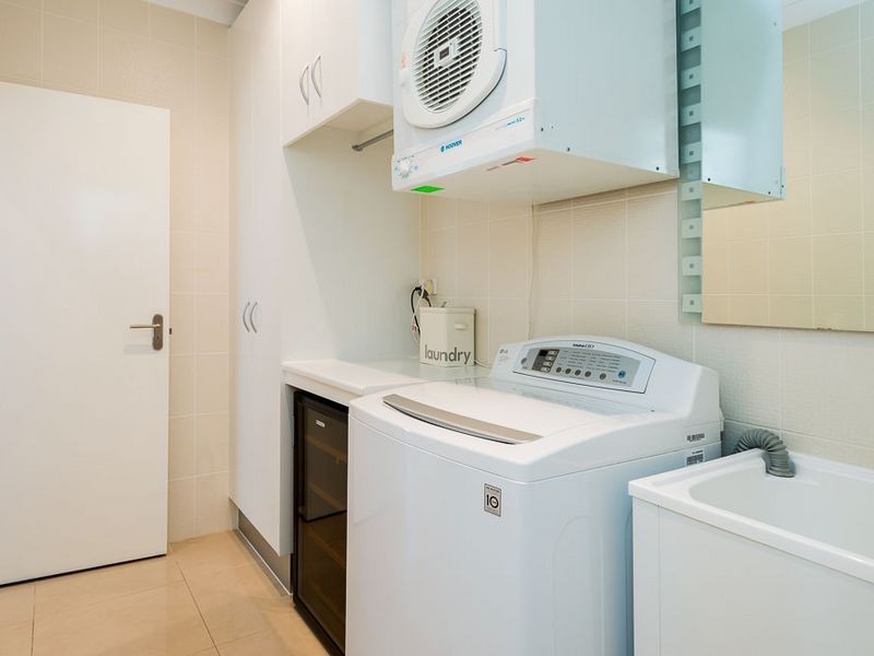 2/374 Pine Ridge Road, Coombabah QLD 4216