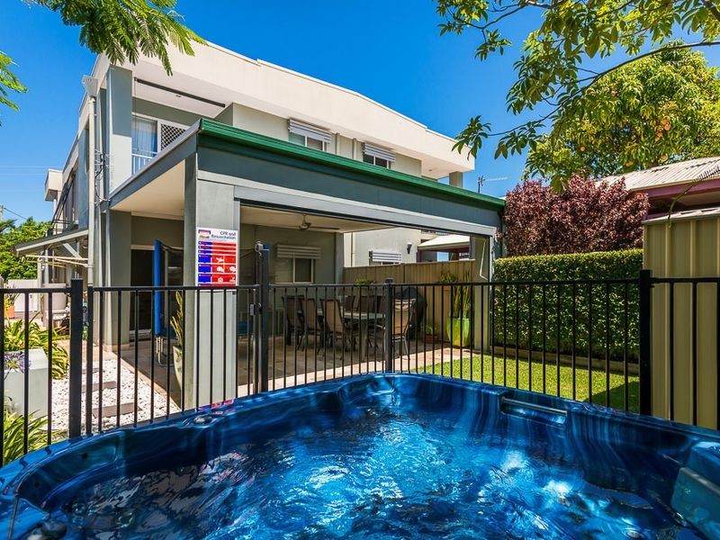 2/374 Pine Ridge Road, Coombabah QLD 4216