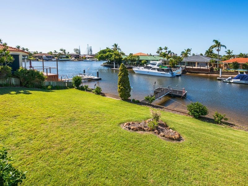 1/109 Bayview Street, Runaway Bay QLD 4216