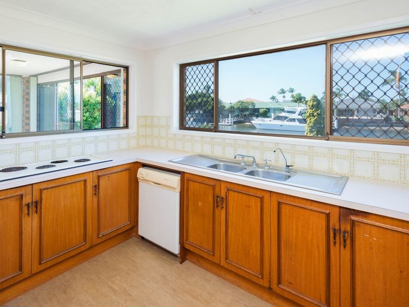 1/109 Bayview Street, Runaway Bay QLD 4216