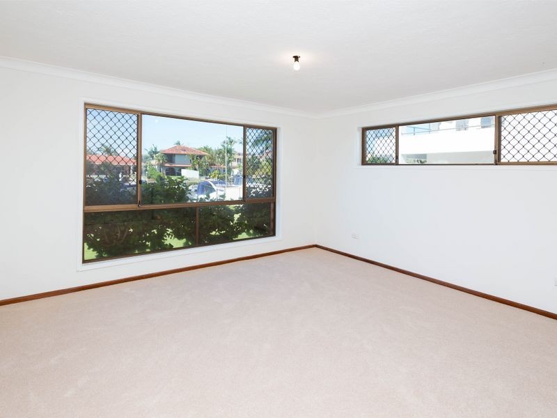 1/109 Bayview Street, Runaway Bay QLD 4216