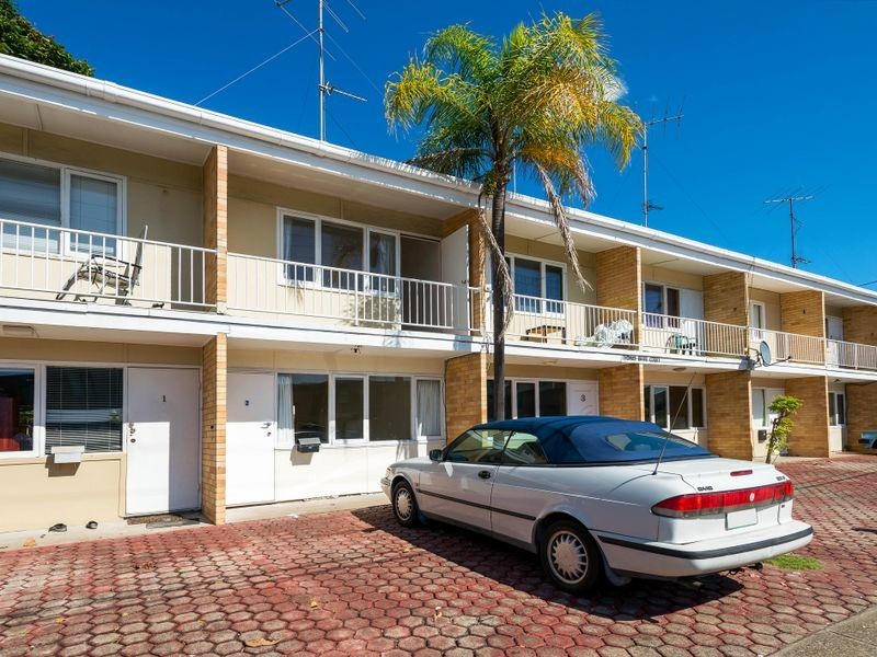 2/10 Thomas Drive, Surfers Paradise QLD 4217