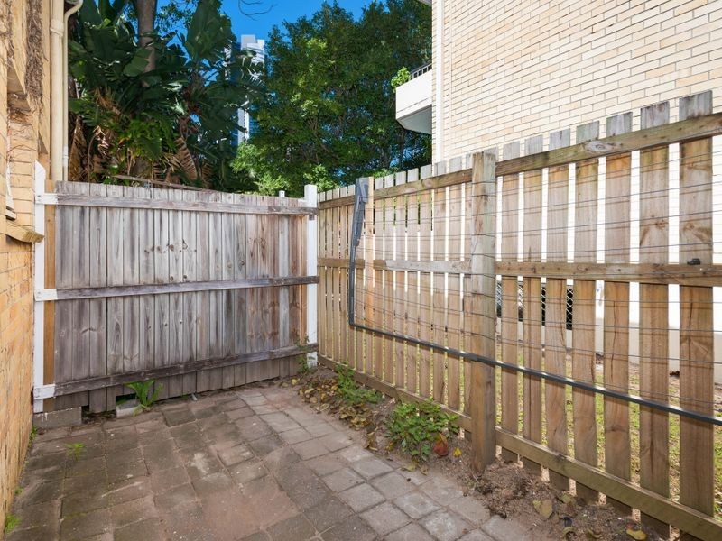 2/10 Thomas Drive, Surfers Paradise QLD 4217