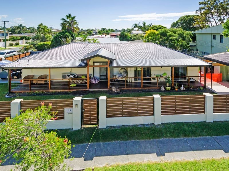 43 Ocean Street, Runaway Bay QLD 4216