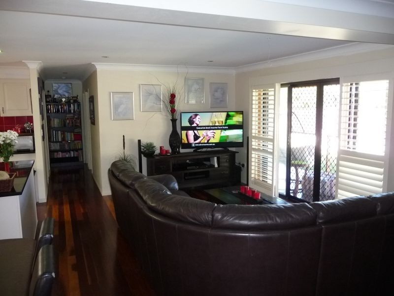 43 Ocean Street, Runaway Bay QLD 4216