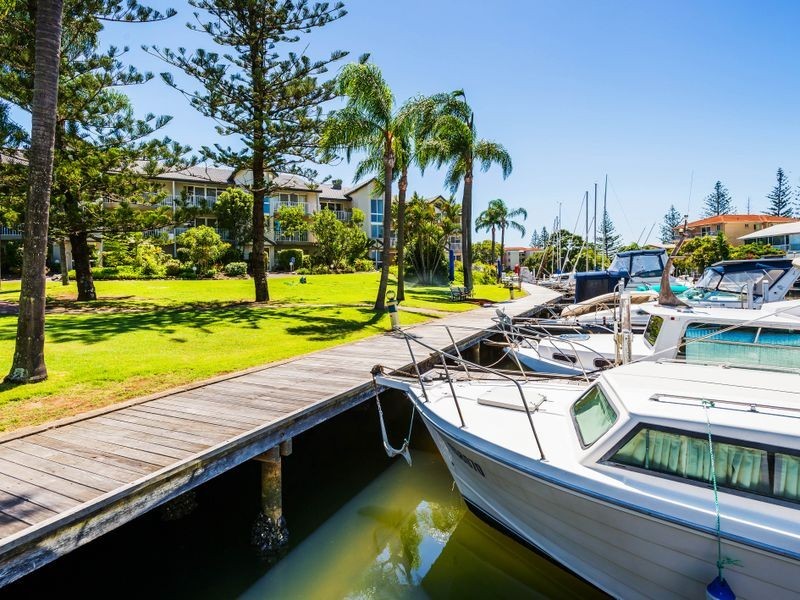 42/37 Bayview Street, Runaway Bay QLD 4216