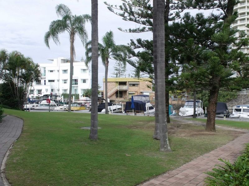 42/37 Bayview Street, Runaway Bay QLD 4216