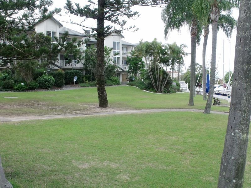 42/37 Bayview Street, Runaway Bay QLD 4216