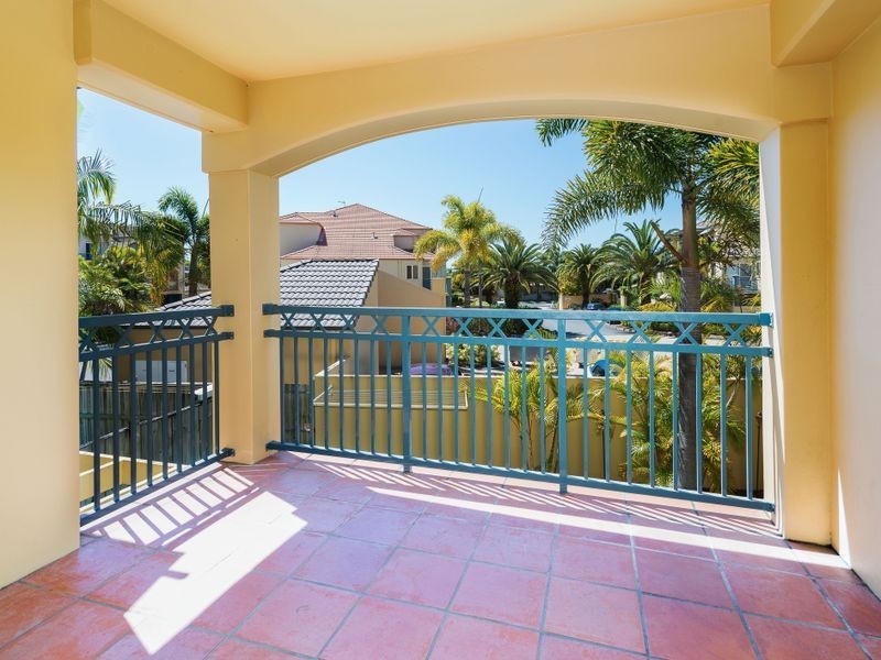 74/88-98 Limetree Parade, Runaway Bay QLD 4216