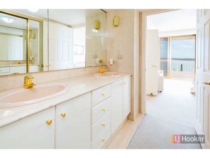 19/19 Oatland Esplanade, Runaway Bay QLD 4216