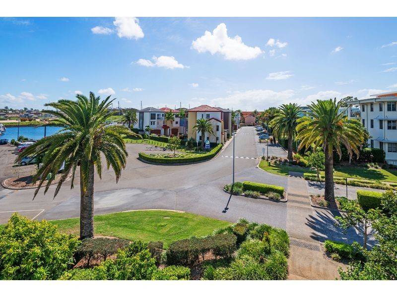 436/64-68 Sickle Avenue, Hope Island QLD 4212