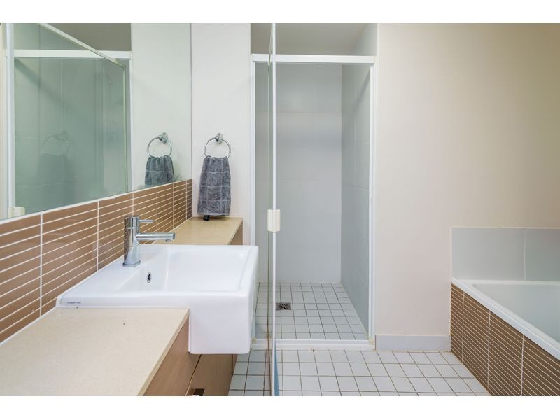 117/74-78 Sheehan Avenue, Hope Island QLD 4212