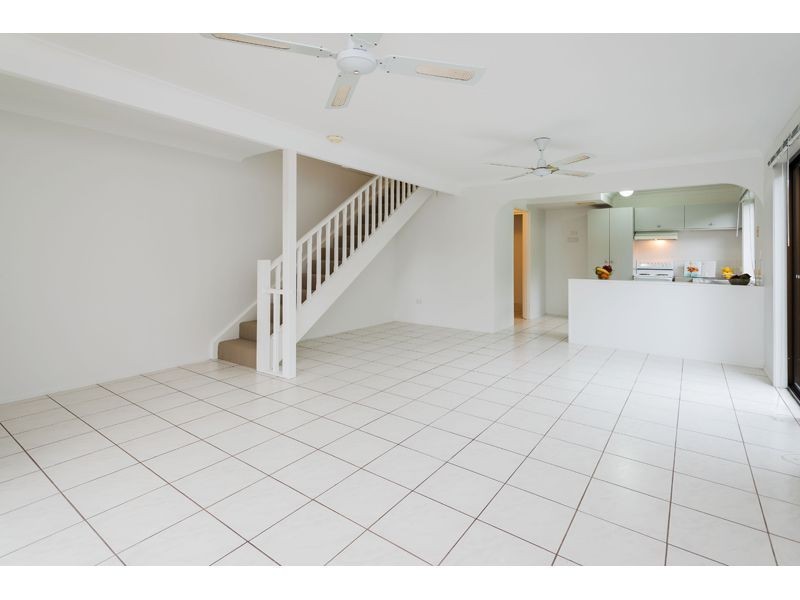 2/29 Maiala Court, Paradise Point QLD 4216