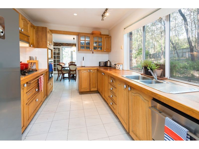 11 Airlie Place, Helensvale QLD 4212