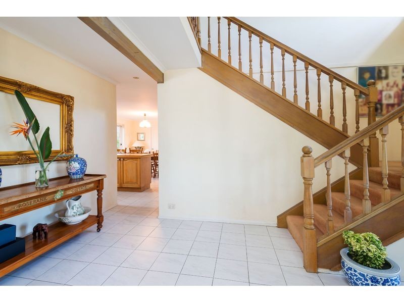 11 Airlie Place, Helensvale QLD 4212