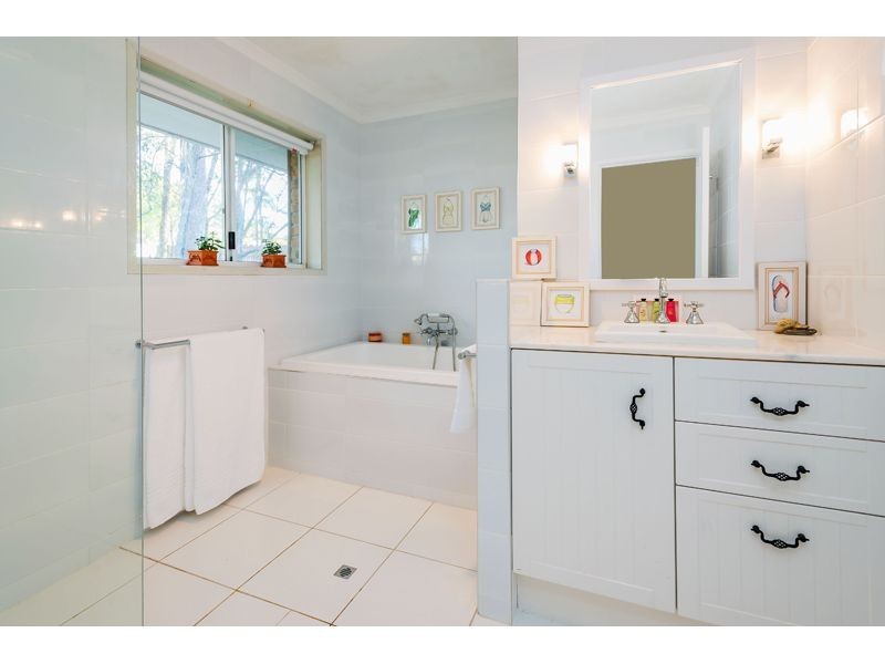 11 Airlie Place, Helensvale QLD 4212