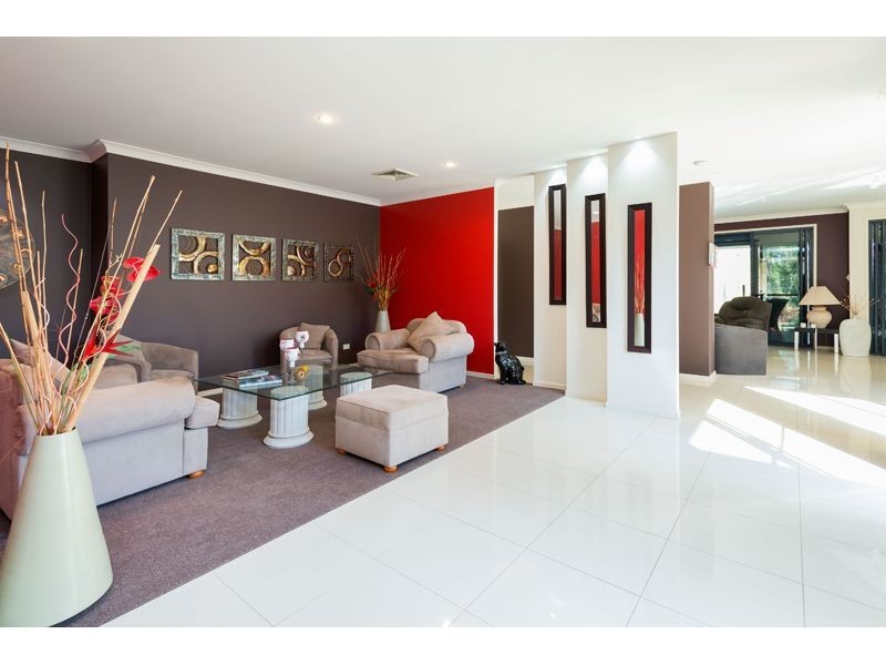 98 Arun Drive, Arundel QLD 4214