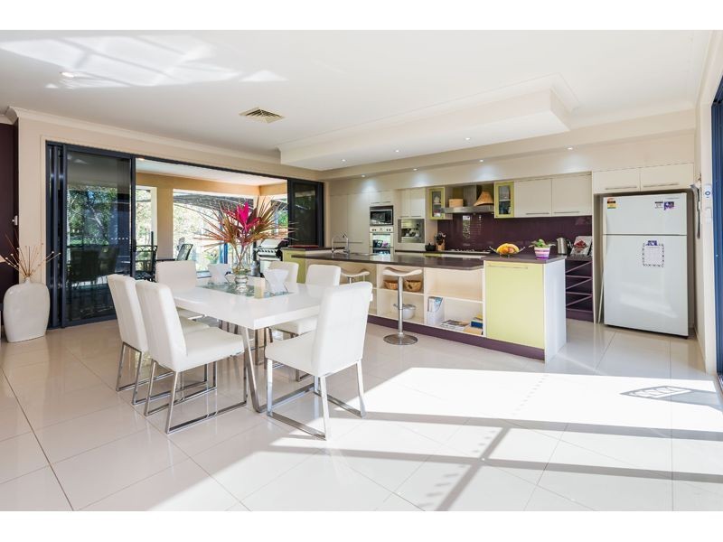 98 Arun Drive, Arundel QLD 4214