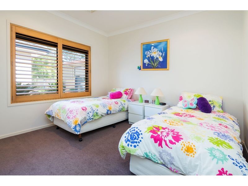 98 Arun Drive, Arundel QLD 4214