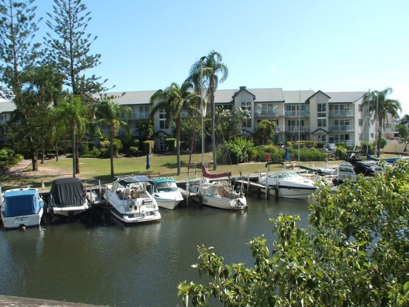 8/37 Bayview Street, Runaway Bay QLD 4216