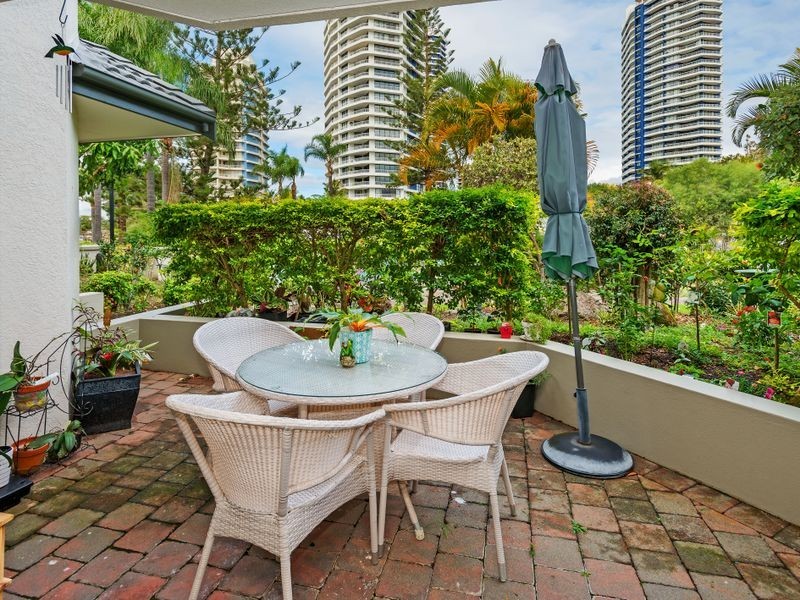 8/37 Bayview Street, Runaway Bay QLD 4216