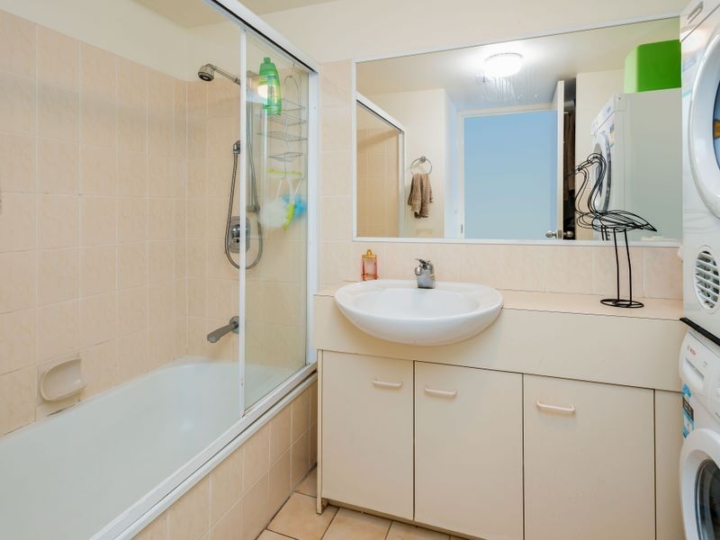 8/37 Bayview Street, Runaway Bay QLD 4216