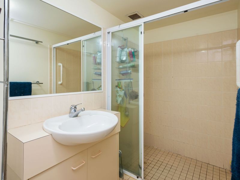 8/37 Bayview Street, Runaway Bay QLD 4216