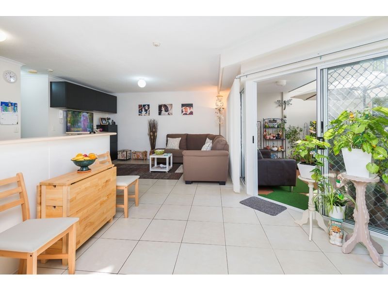 7a/220 Marine Parade, Labrador QLD 4215