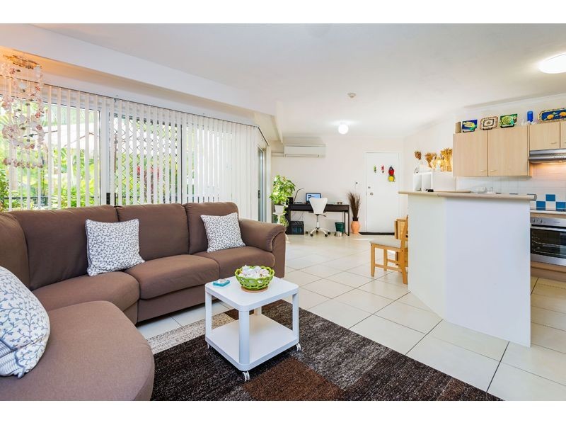 7a/220 Marine Parade, Labrador QLD 4215