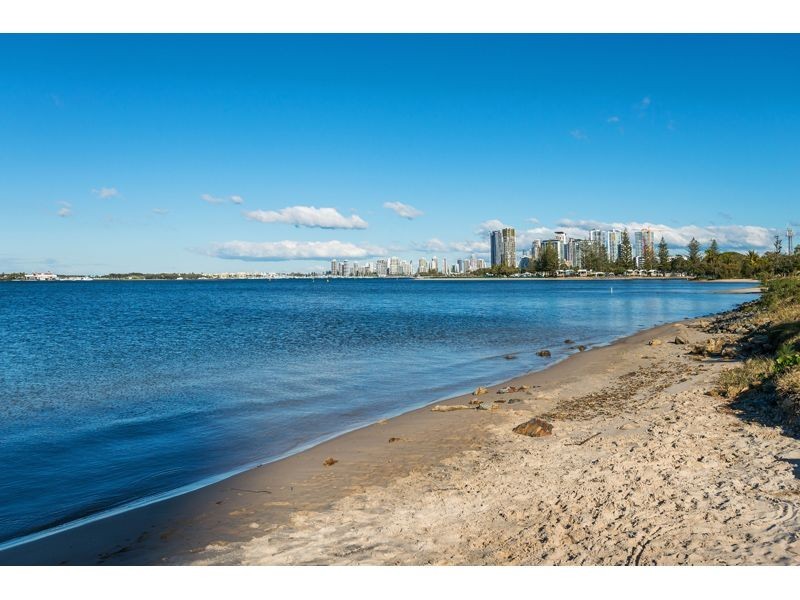 7a/220 Marine Parade, Labrador QLD 4215