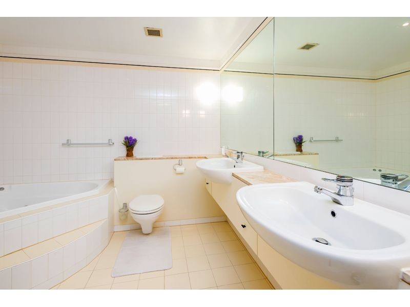 28/76 Chichester Drive, Arundel QLD 4214