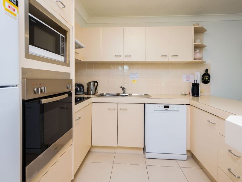 14/37 Bayview Street, Runaway Bay QLD 4216