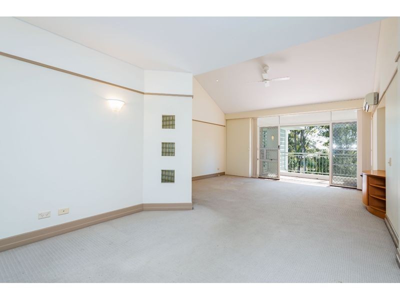 11/76 Chichester Drive, Arundel QLD 4214