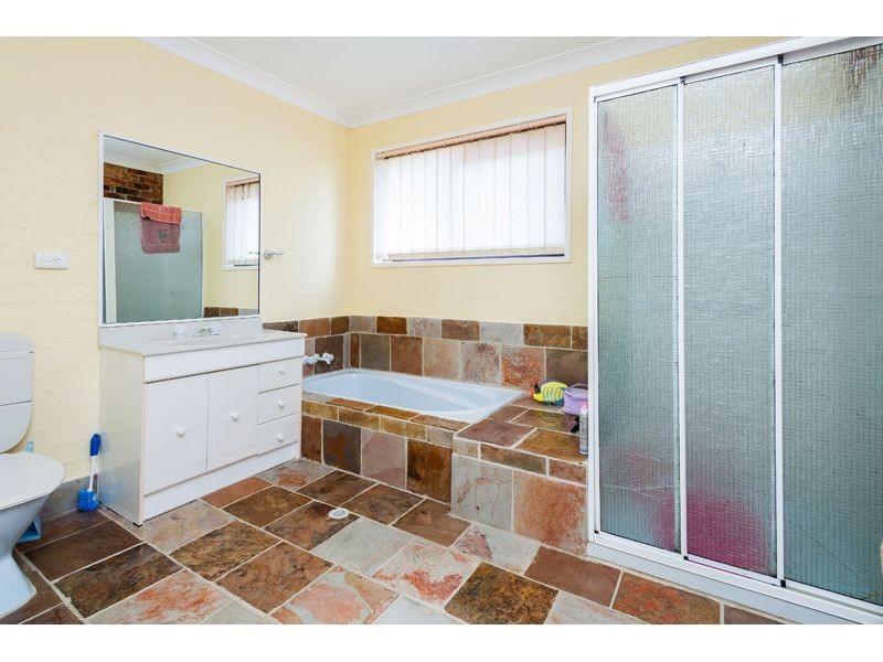 1 Uplands Drive, Parkwood QLD 4214