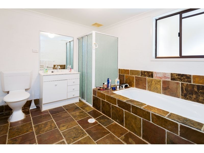 1 Uplands Drive, Parkwood QLD 4214