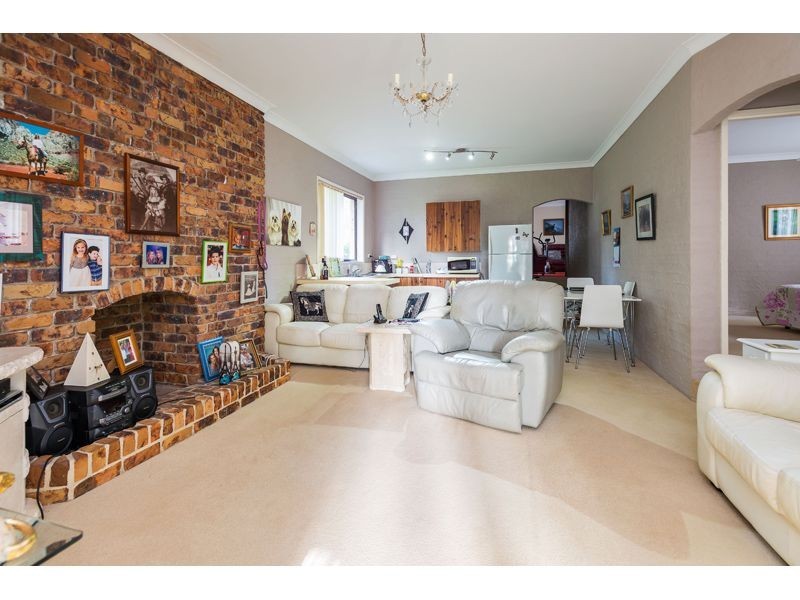 1 Uplands Drive, Parkwood QLD 4214