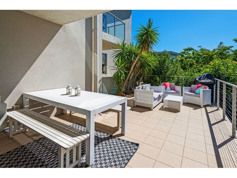217/64-68 Sickle Avenue, Hope Island QLD 4212