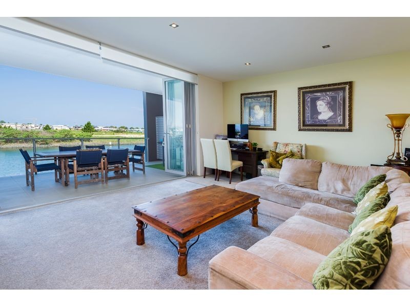 424/3-5 Pendraat Parade, Hope Island QLD 4212