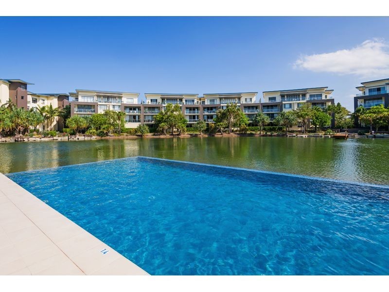424/3-5 Pendraat Parade, Hope Island QLD 4212