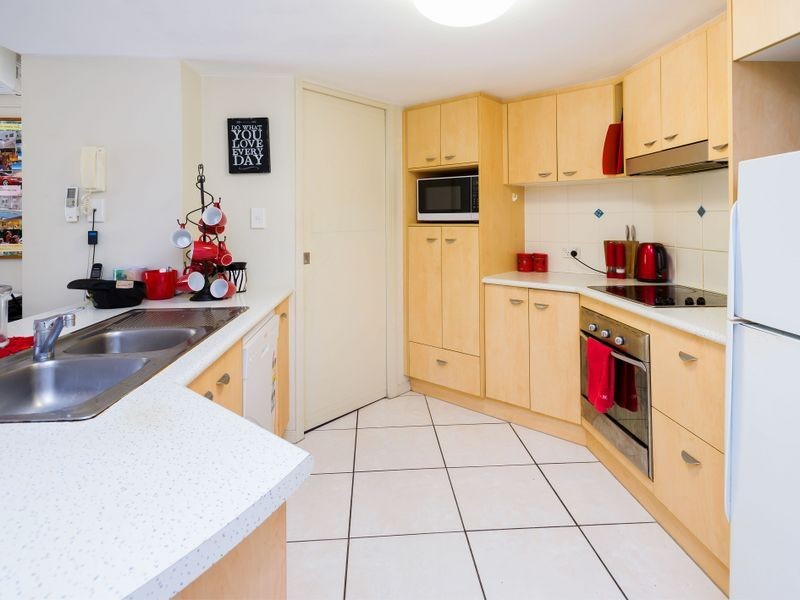 202/392 Marine Parade, Labrador QLD 4215