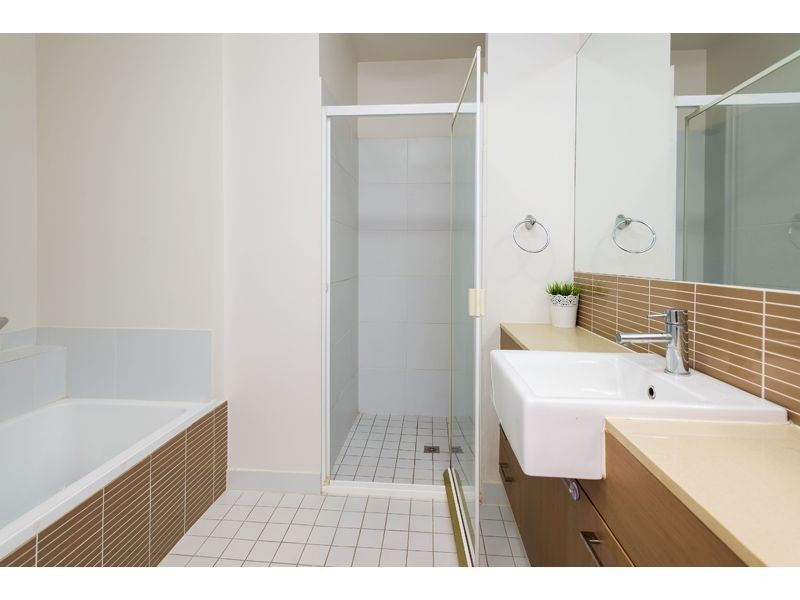 431/64-68 Sickle Avenue, Hope Island QLD 4212