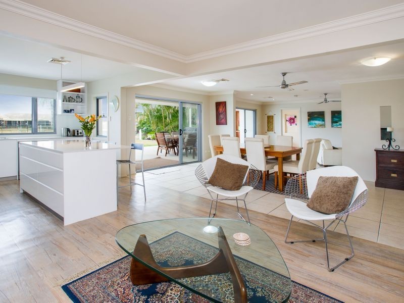 25 OGrady Drive, Paradise Point QLD 4216