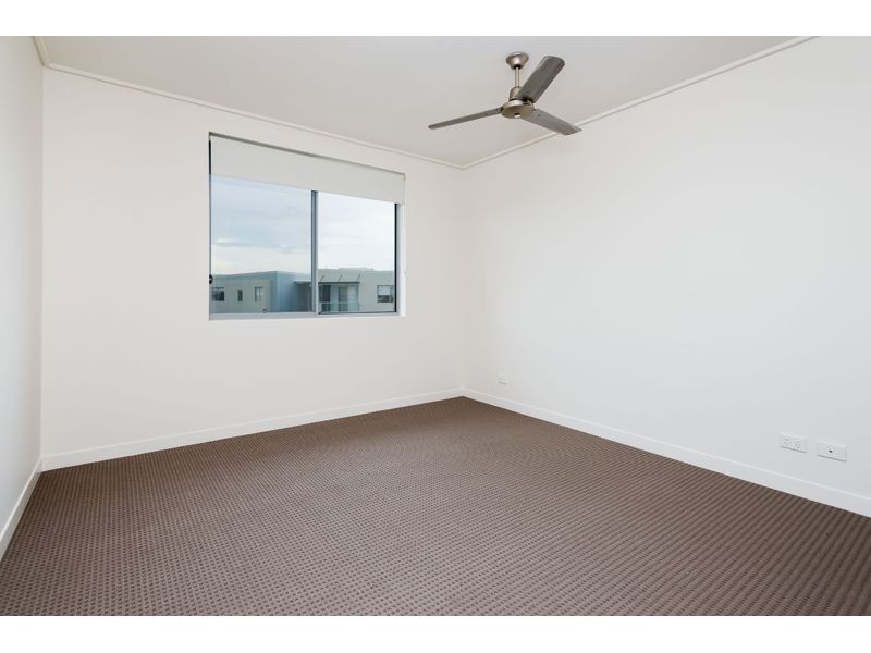 633/64-68 Sickle Avenue, Hope Island QLD 4212