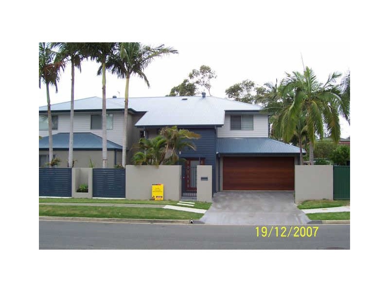 2/38 Enid Avenue, Southport QLD 4215