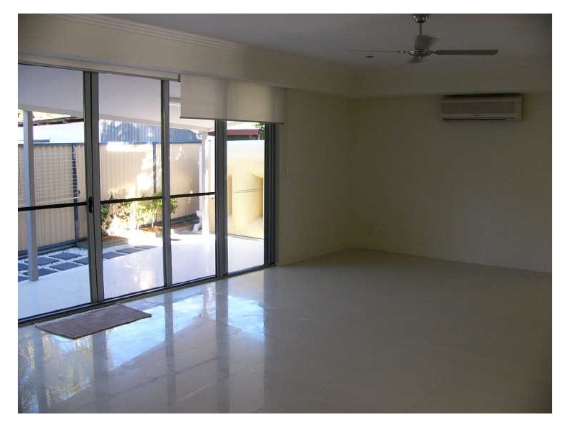 2/38 Enid Avenue, Southport QLD 4215