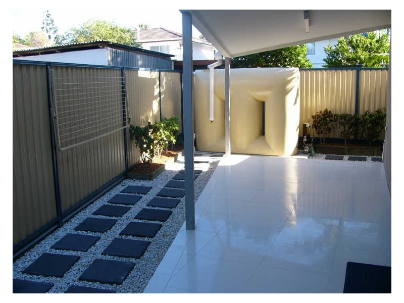 2/38 Enid Avenue, Southport QLD 4215