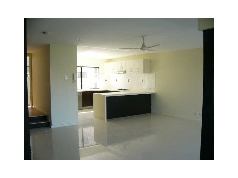 3/22 Bath Street, Labrador QLD 4215