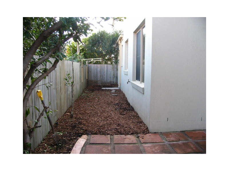 2/21 Harley Street, Labrador QLD 4215